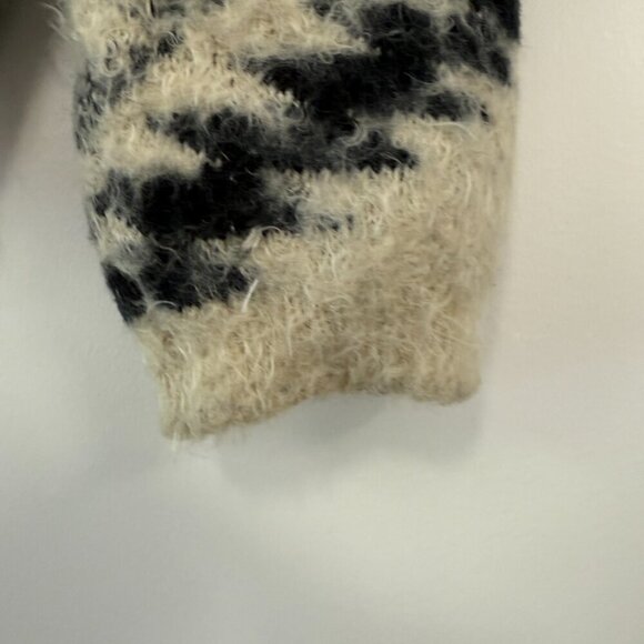 Staring at Stars Black & Cream Fuzzy Long Sleeve Crew Neck Knit Sweater - Picture 5 of 5